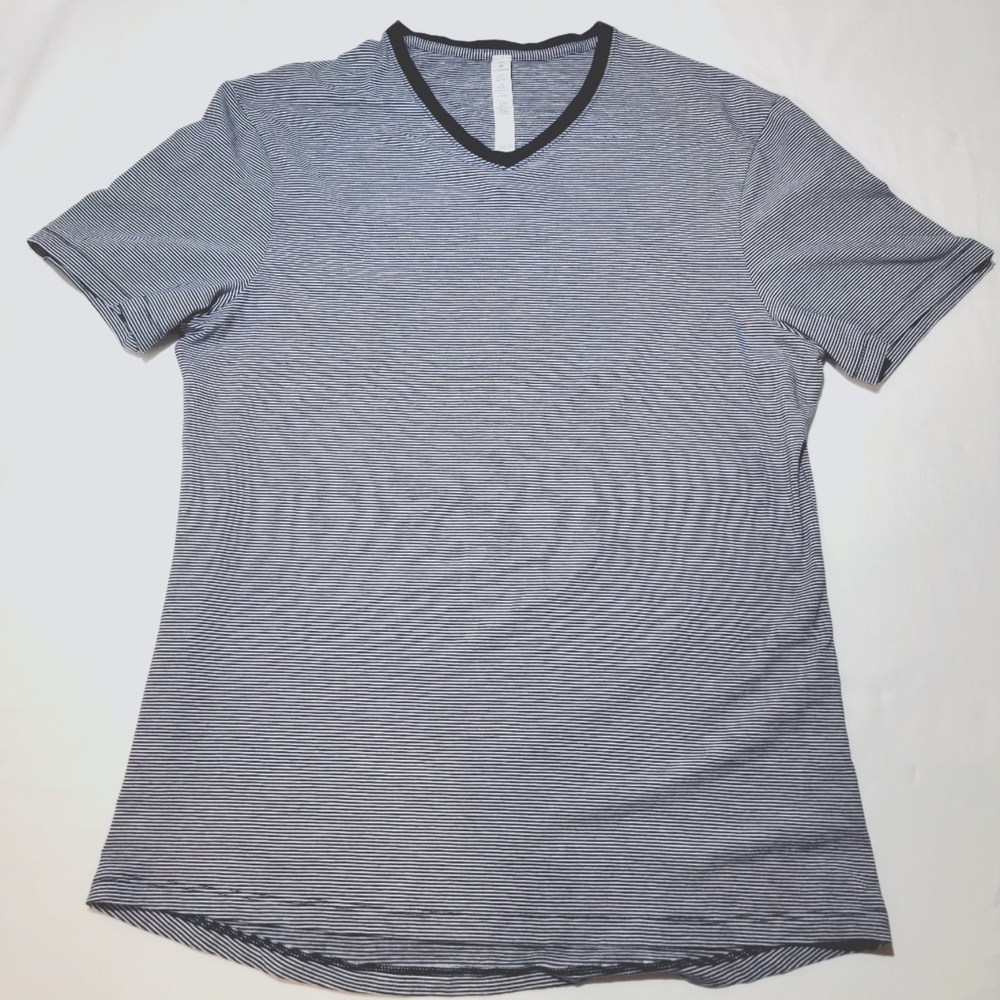 Men’s Lululemon Size Medium 5 Year Basic V Updated Fit